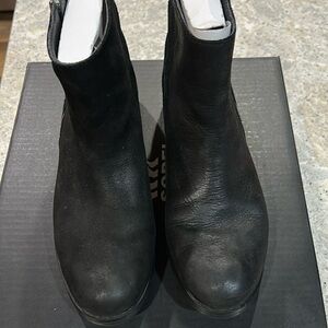 Sorel Emilie Zip Bootie -Size 8.5, black